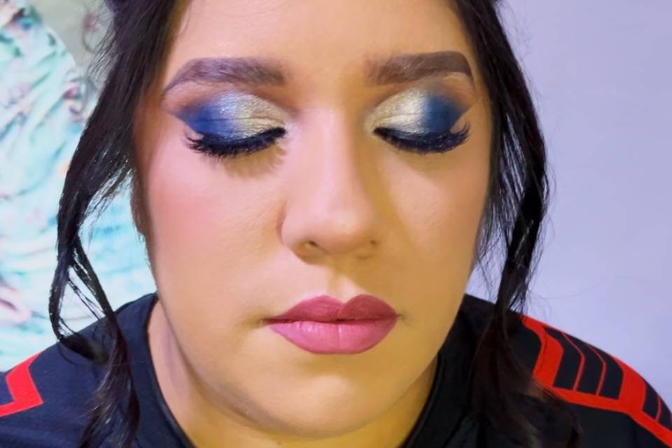 Maquillaje social azul
