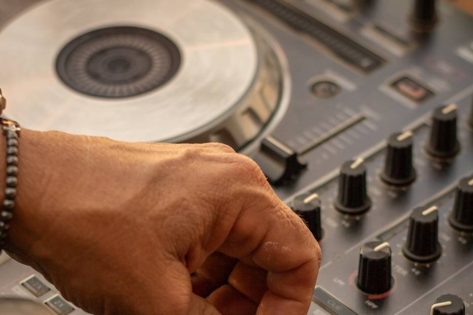 El DJ