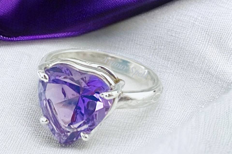 Anillo Con Amatista Corazón