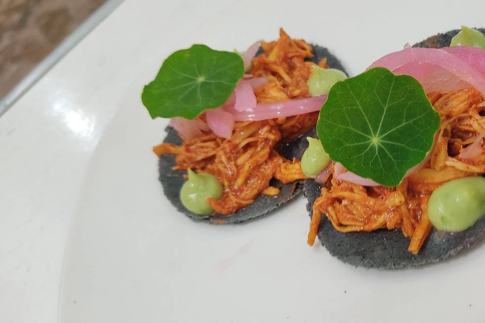 Sopes de cochinita pibil