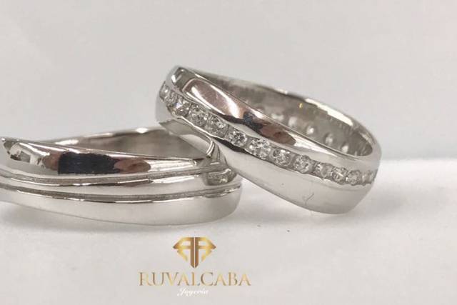 Argollas con piedras