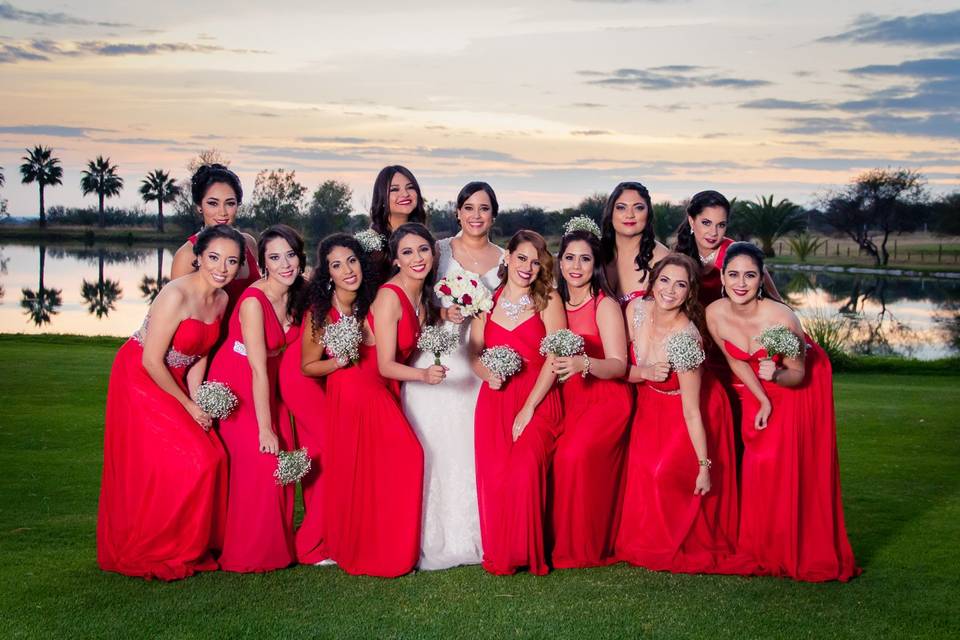 La novia con sus damas