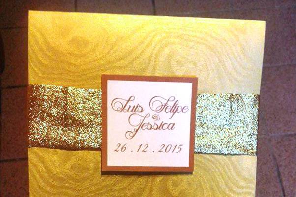 Boda dorada con iniciales