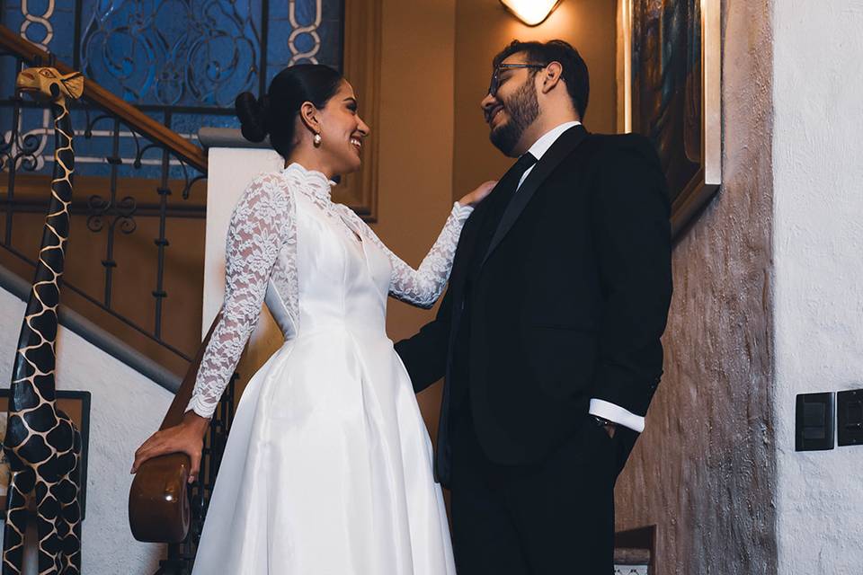 Novios en las escaleras