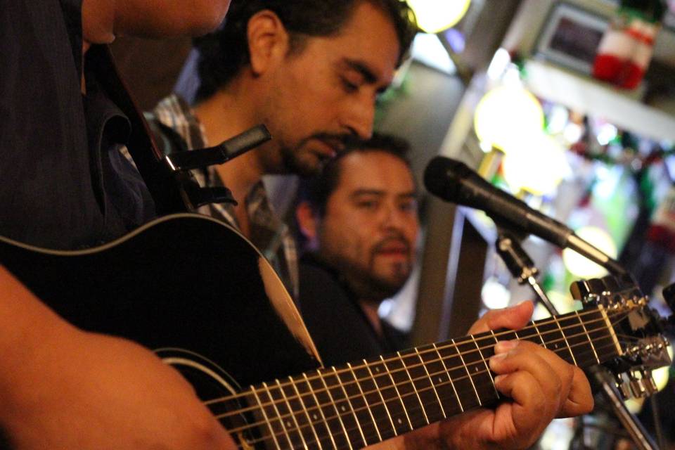 Grupo acústico para cena