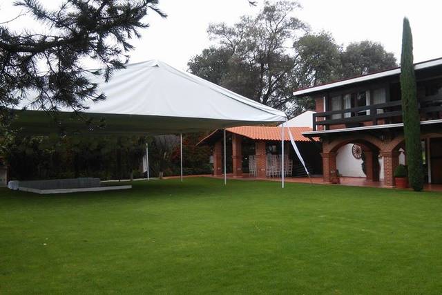 Encarpado en jardín