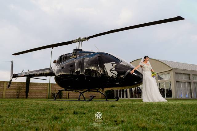 Novia llegando en helicóptero!