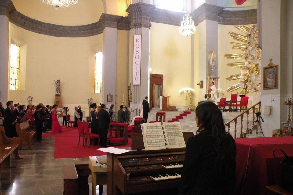 Boda en la iglesia del cielo