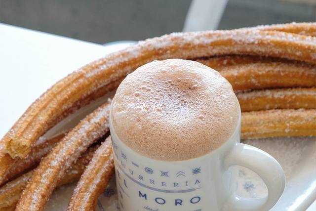 Churros y chocolate
