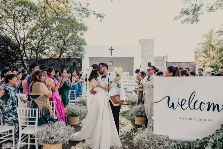 A&J EL BESO