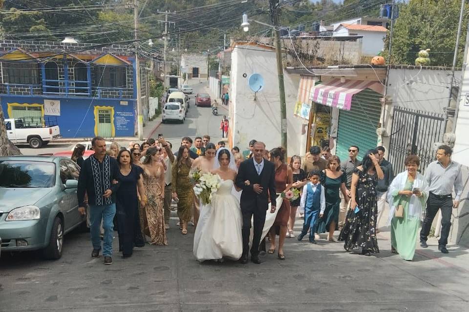 M&R EL CAMINO A LA IGLESIA