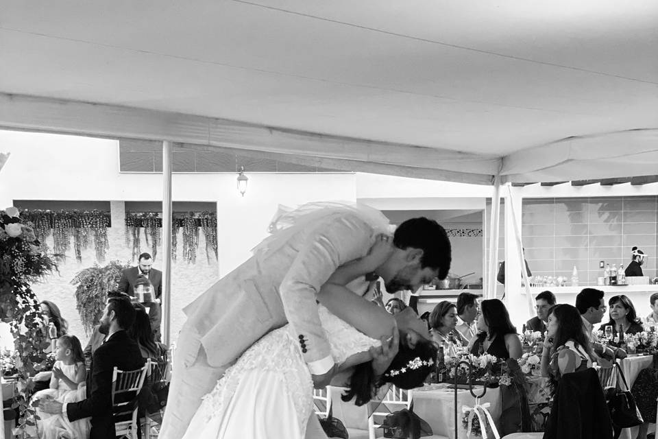 V&R BESO DE AMOR