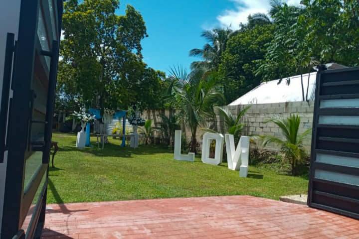 Letras en jardín