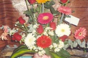 Rosas y gerberas