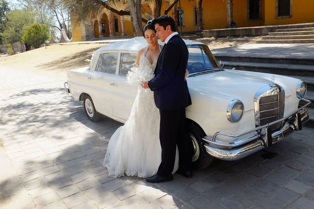 Una feliz pareja en su evento