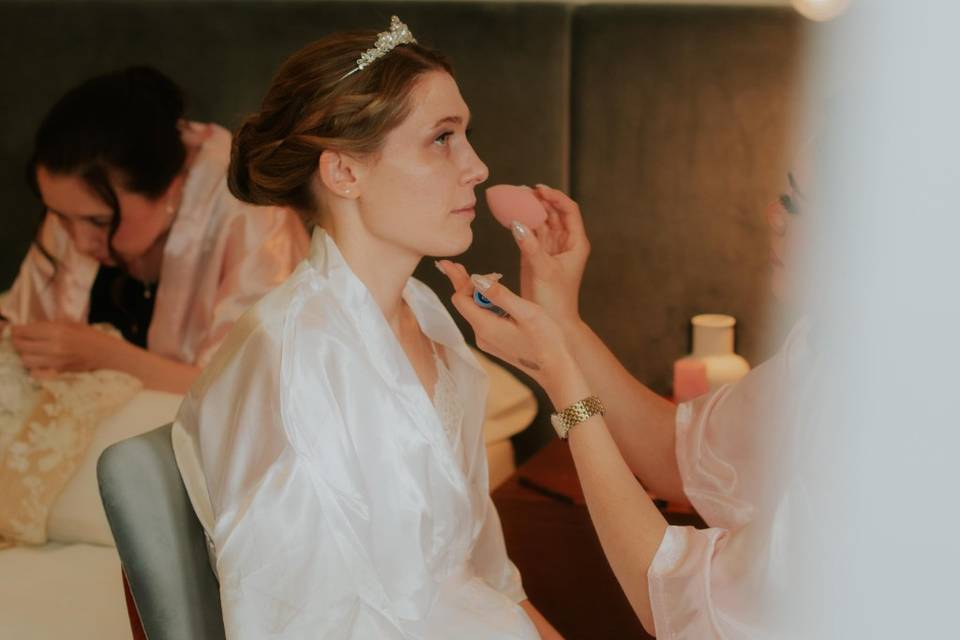 Maquillaje y peinado