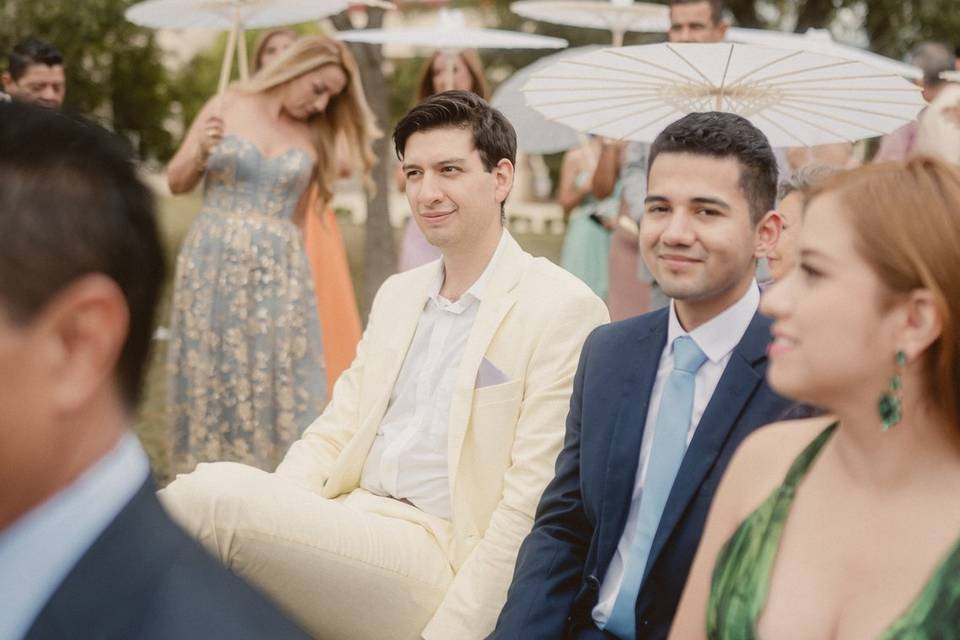 Invitados en civil