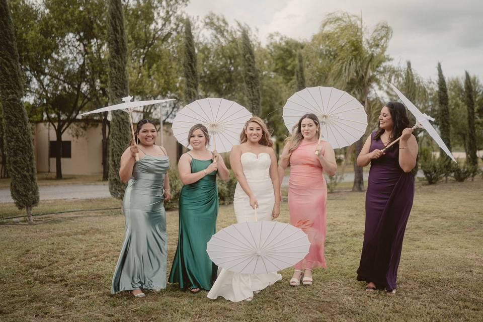 Novia con damas