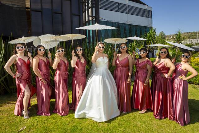 Damas con sombrilla