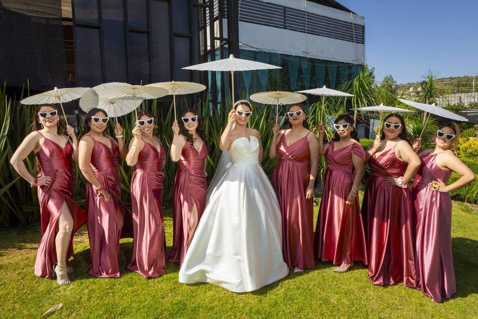 Damas con sombrilla
