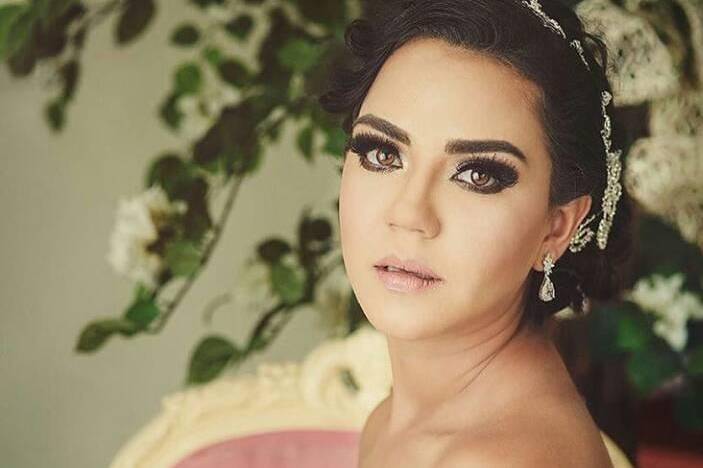 Maquillaje y peinado de novia