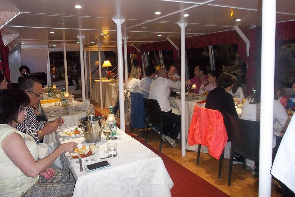Cena a bordo de un crucero