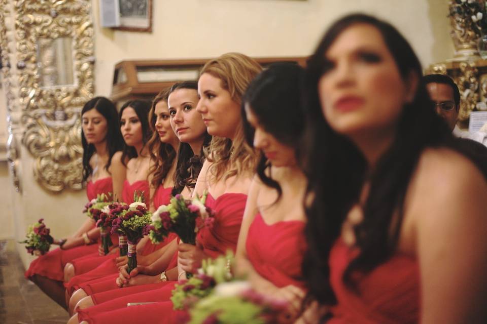 Las hermosas damas de honor