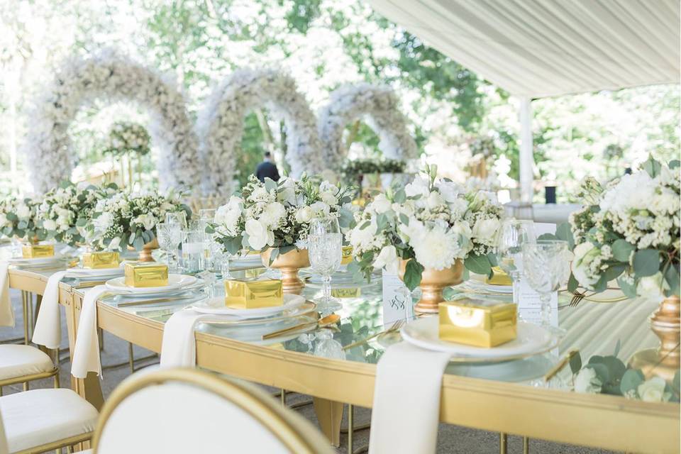 Decoración con flores blancas