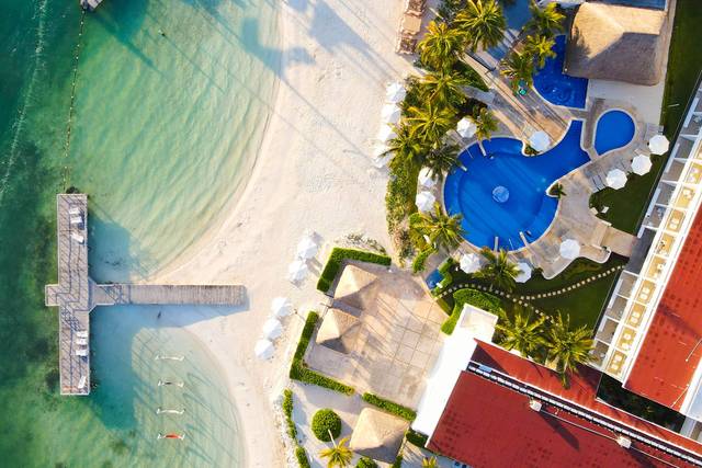 Muelle, playa y terraza