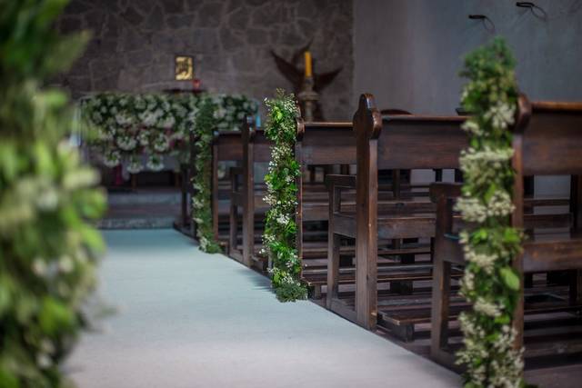 Guirnaldas  pasillo de iglesia
