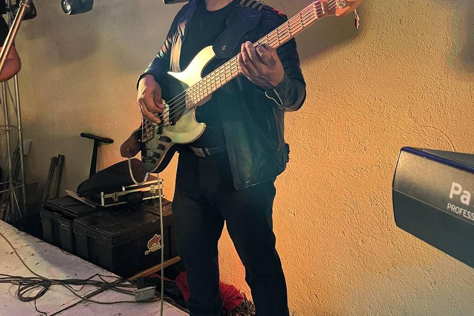 Nuestro bajista