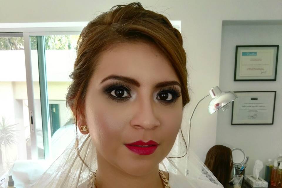 Isabel Lozano Makeup Studio