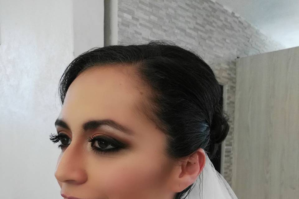 Isabel Lozano Makeup Studio