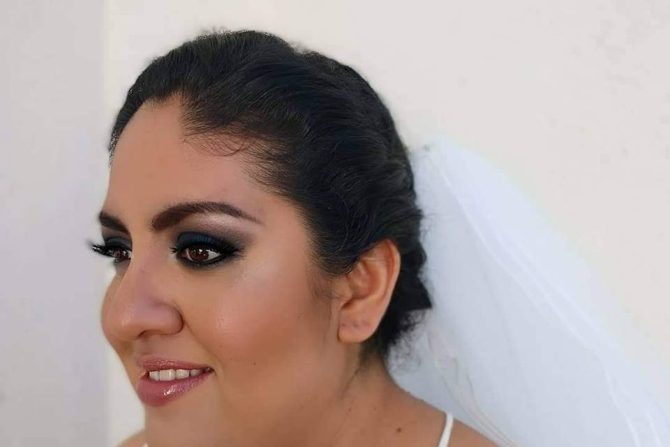 Isabel Lozano Makeup Studio