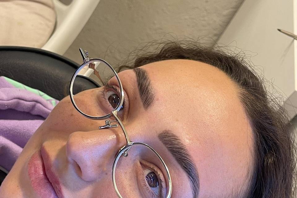 Especialista en cejas