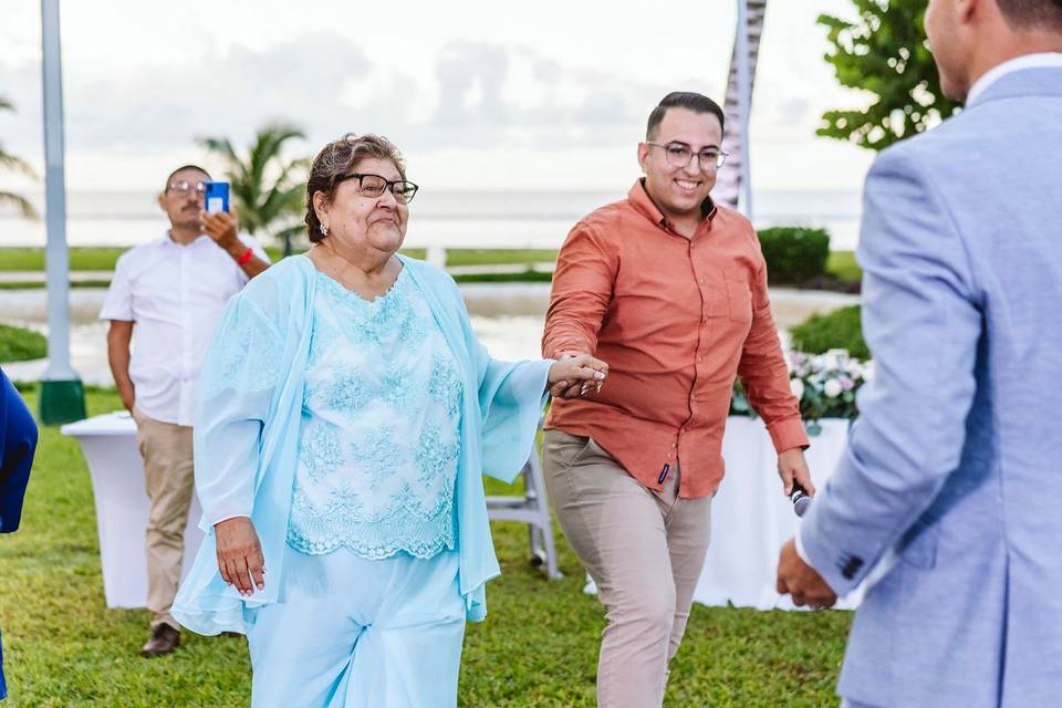 Abuelita del novio