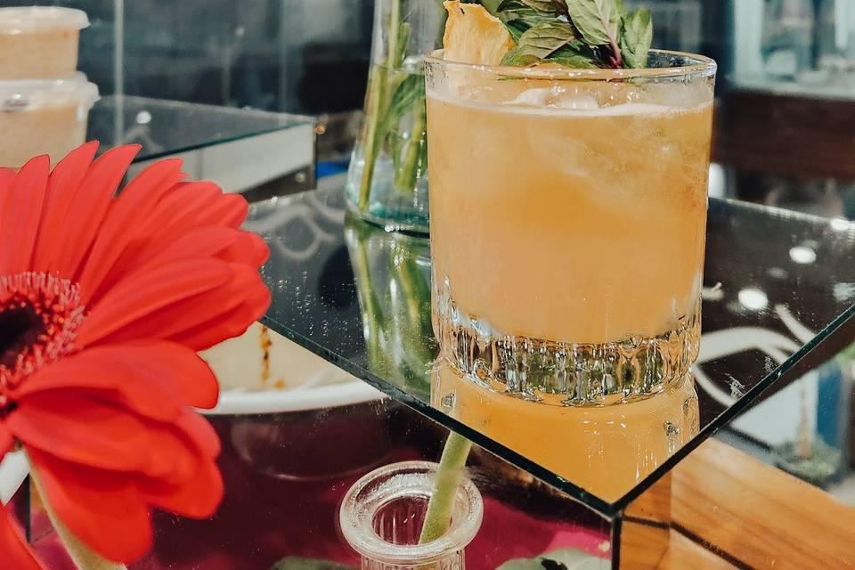 Tequila, toronja y hierbabuena
