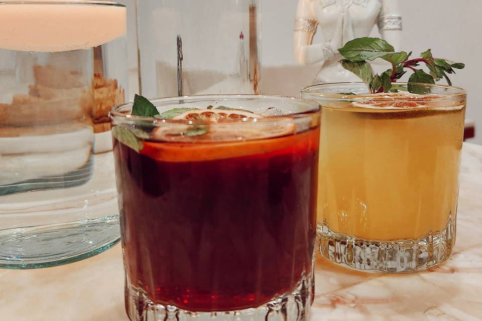 Mezcal, jamaica y maracuyá