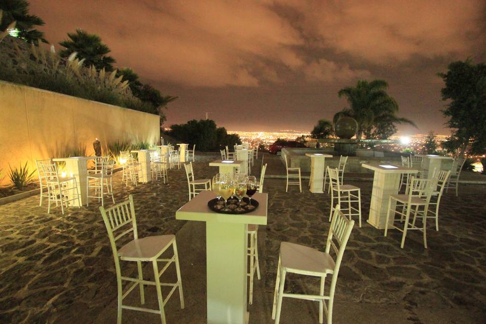 Crowne & Holiday Weddings
