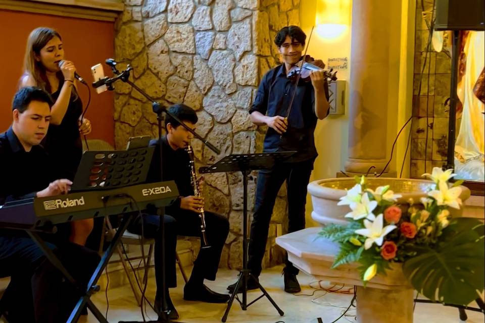 Piano, voz, violín y clarinete