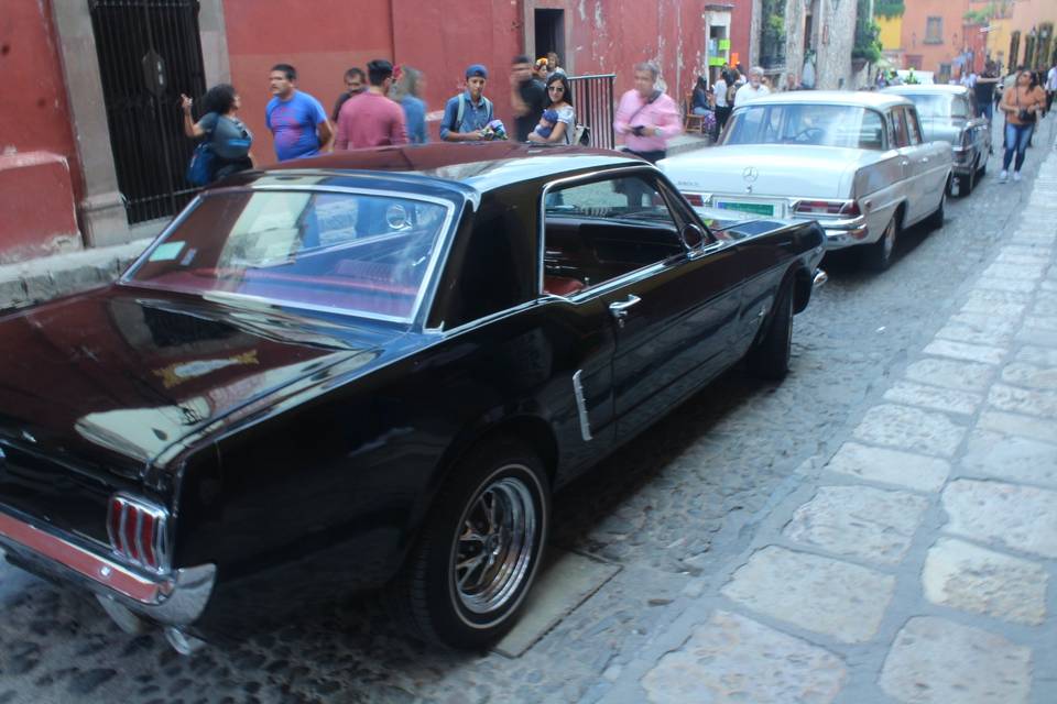 Mustang y Mercedes