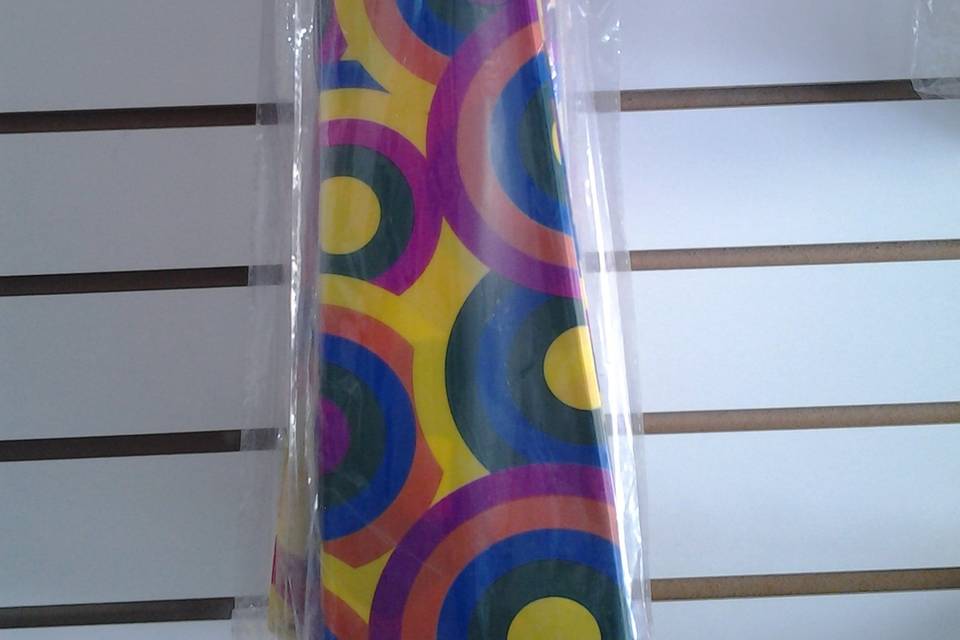 Corbata de plastico decorada