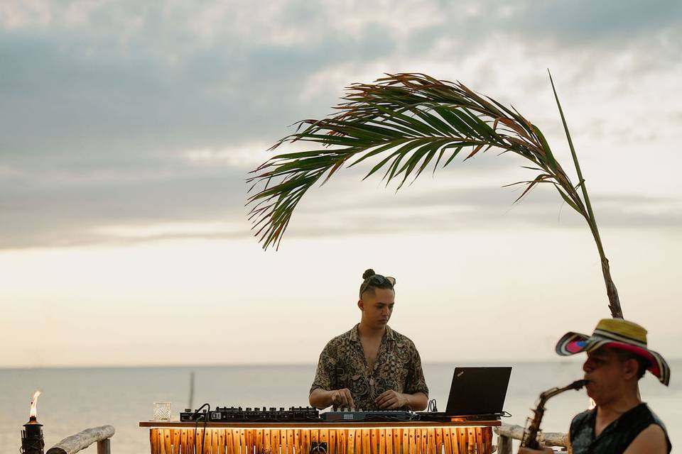 Música en vivo y DJ