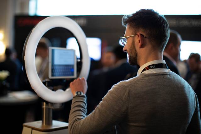 Robot que entrevista y graba