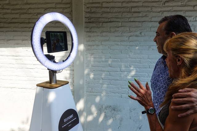Pareja feliz con su selfie