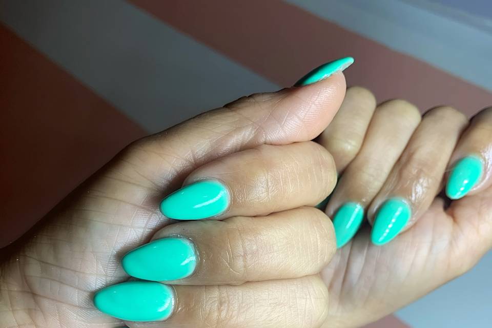 Uñas color menta