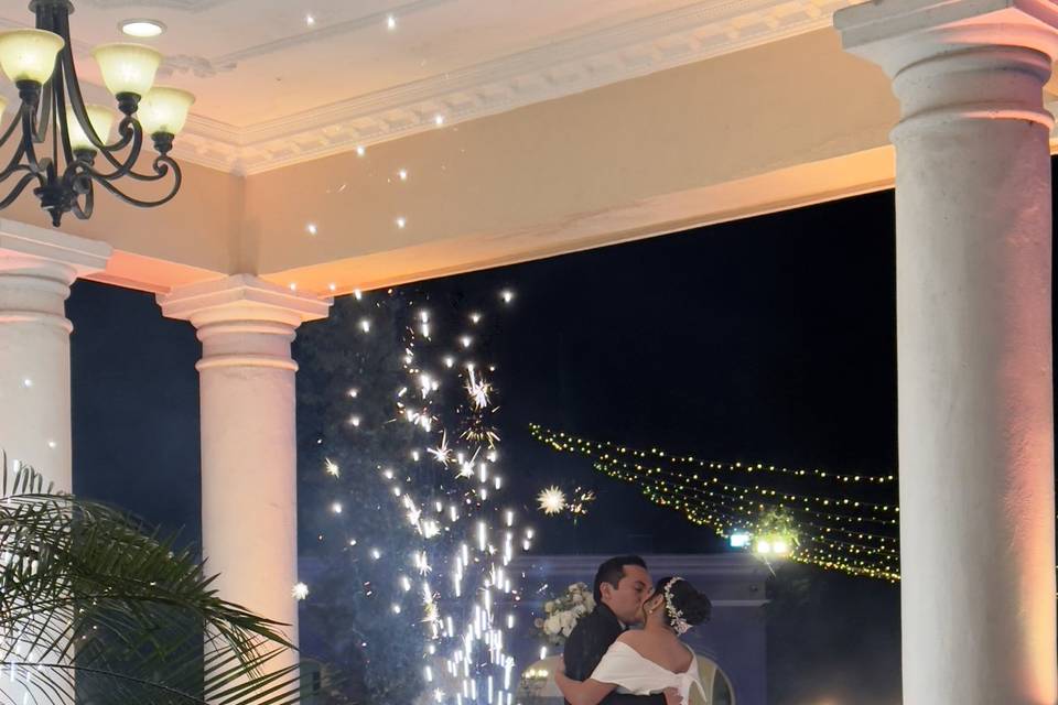 Entrada de la pareja