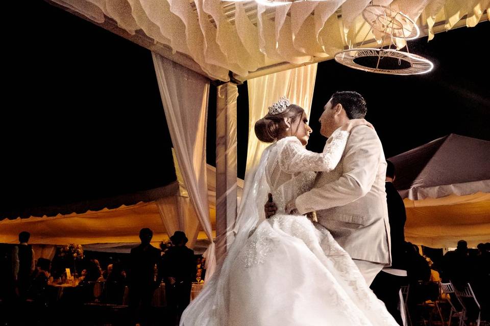 Novios en la pista de baile