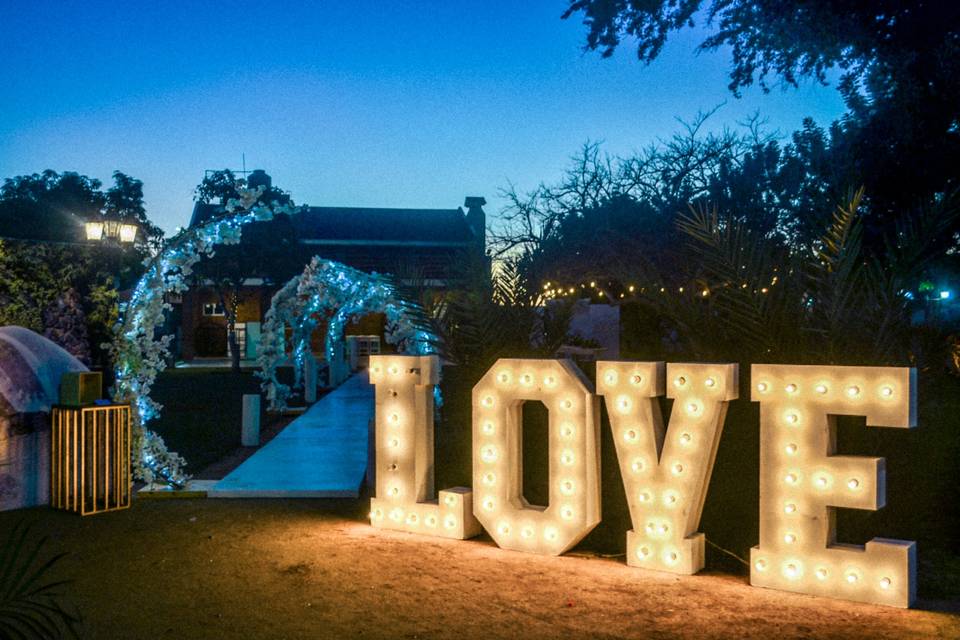 Letras con luz en recibidor