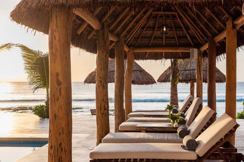 Palapa walkway, ocean view